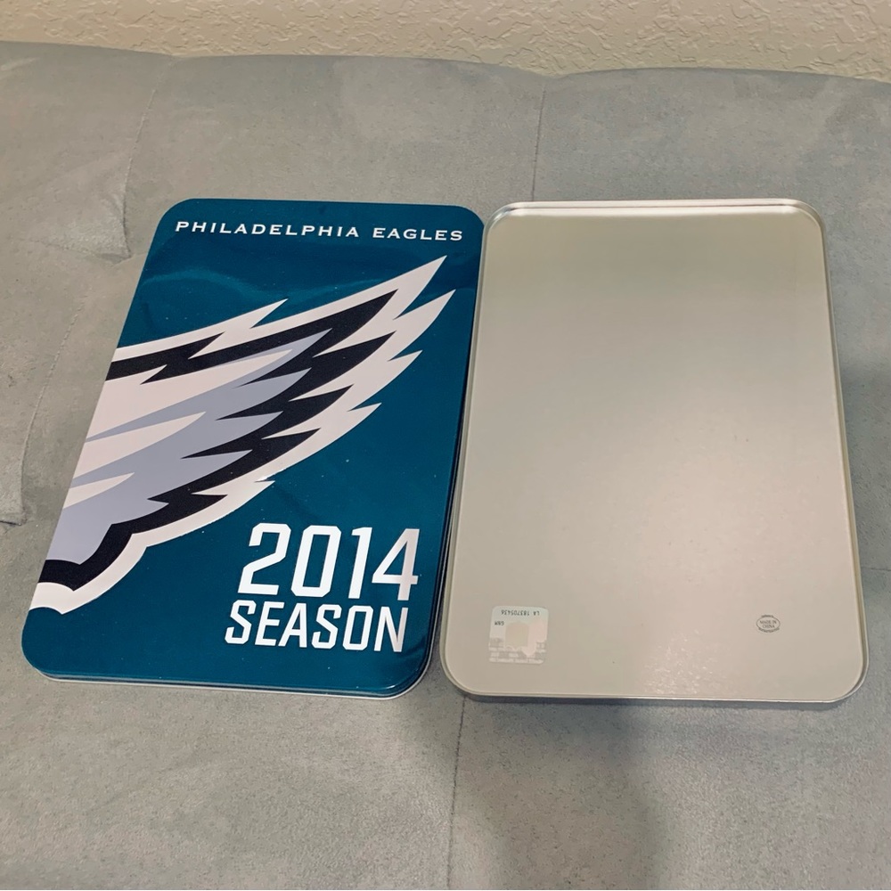 NFL OFFICIALLY LICENSED Eagles 2014 Season Tin Box with hologram NWT COLLECTIBLE
